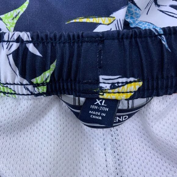 LANDS’ END shark swim trunks - Picture 5 of 7
